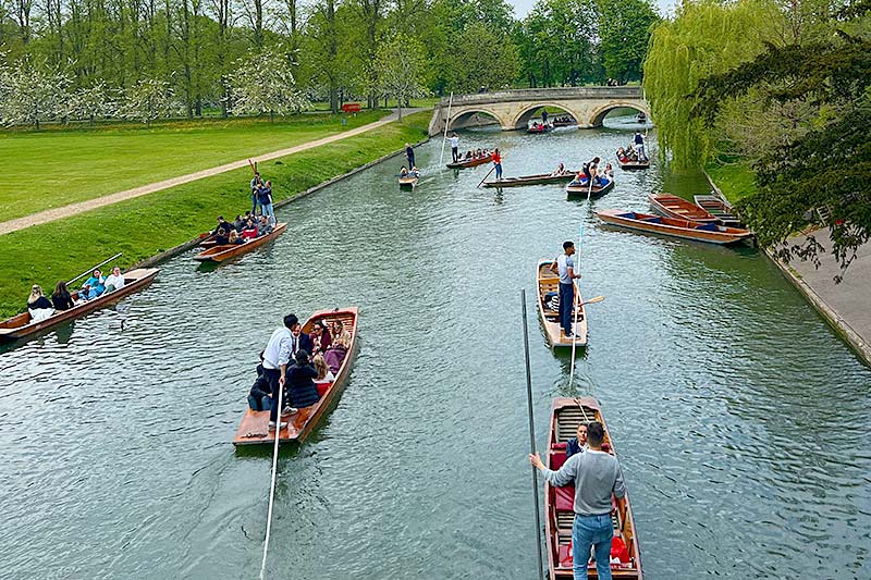 Punting on the river Camb